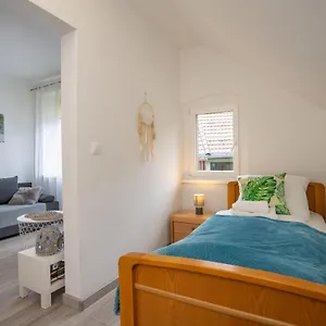 apartament-regina.szklarskaporebahotels.net/