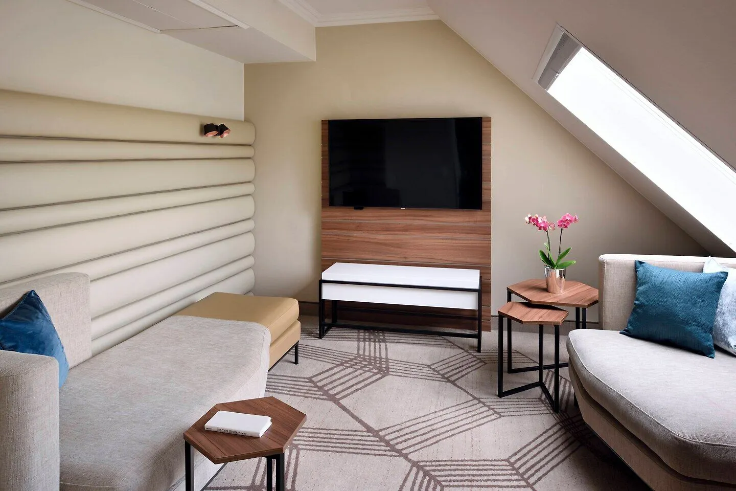 Prague Marriott Hotel 5*,